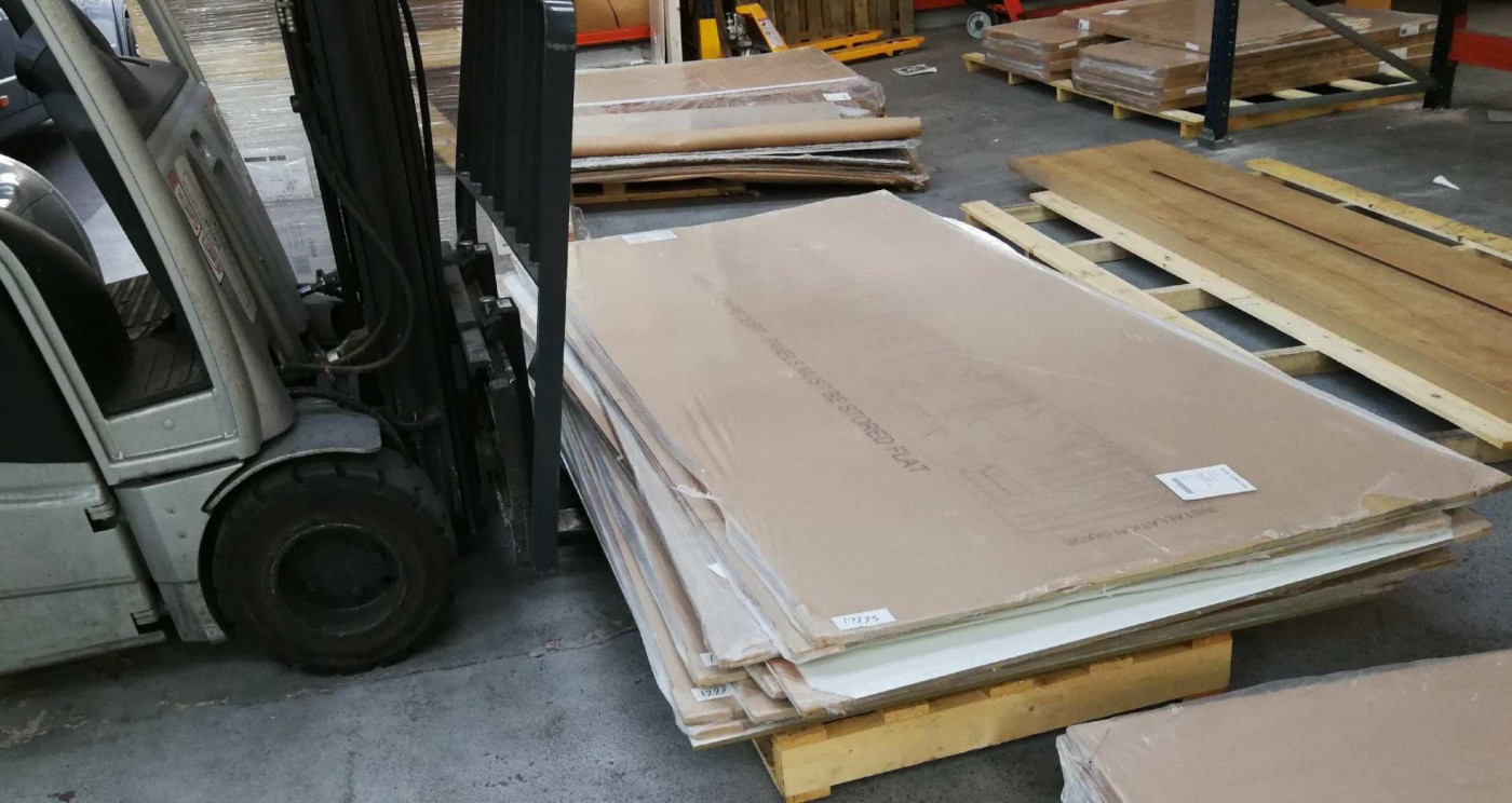 forklift and pallet for european sameday courier